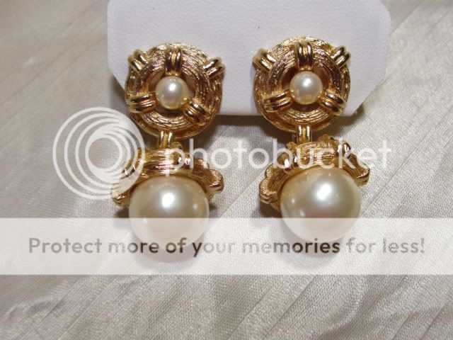 AUTH VTG CHRISTIAN DIOR EARRINGS GOLD TONE PEARL DANGLE  